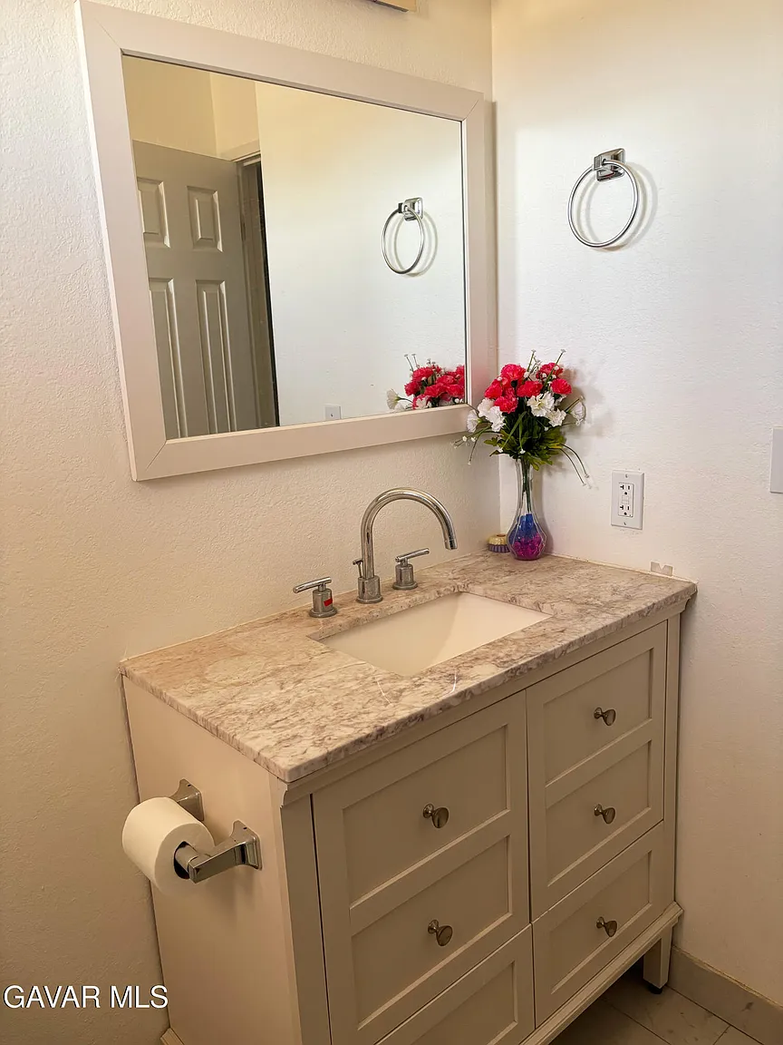 Charming 3BR 2BA Home in Desirable Location thumbnail 3