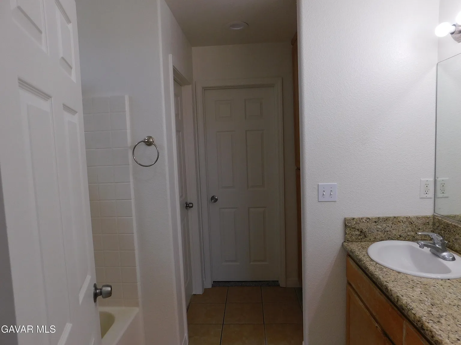 Updated 3BR 2BA Family Home with Modern Kitchen thumbnail 5