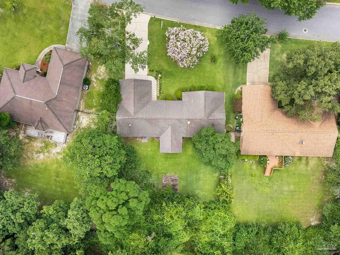 Well-Maintained 3BR 2BA Family Home thumbnail 8