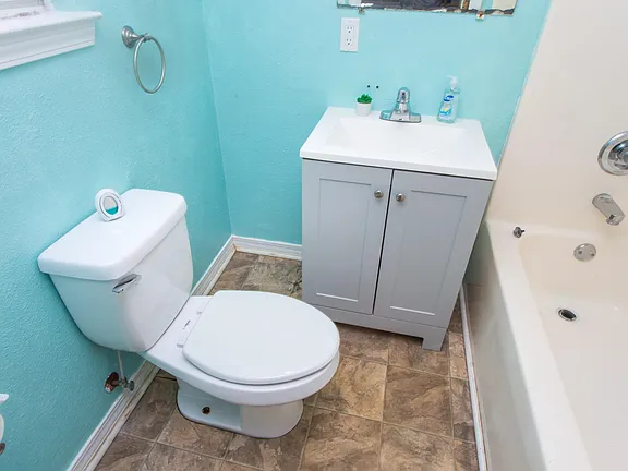 Beautiful 3BR 2BA Home in Pensacola Area thumbnail 8