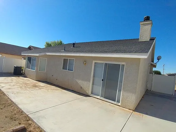 Beautifully Maintained 3BR 2BA Home in California City
